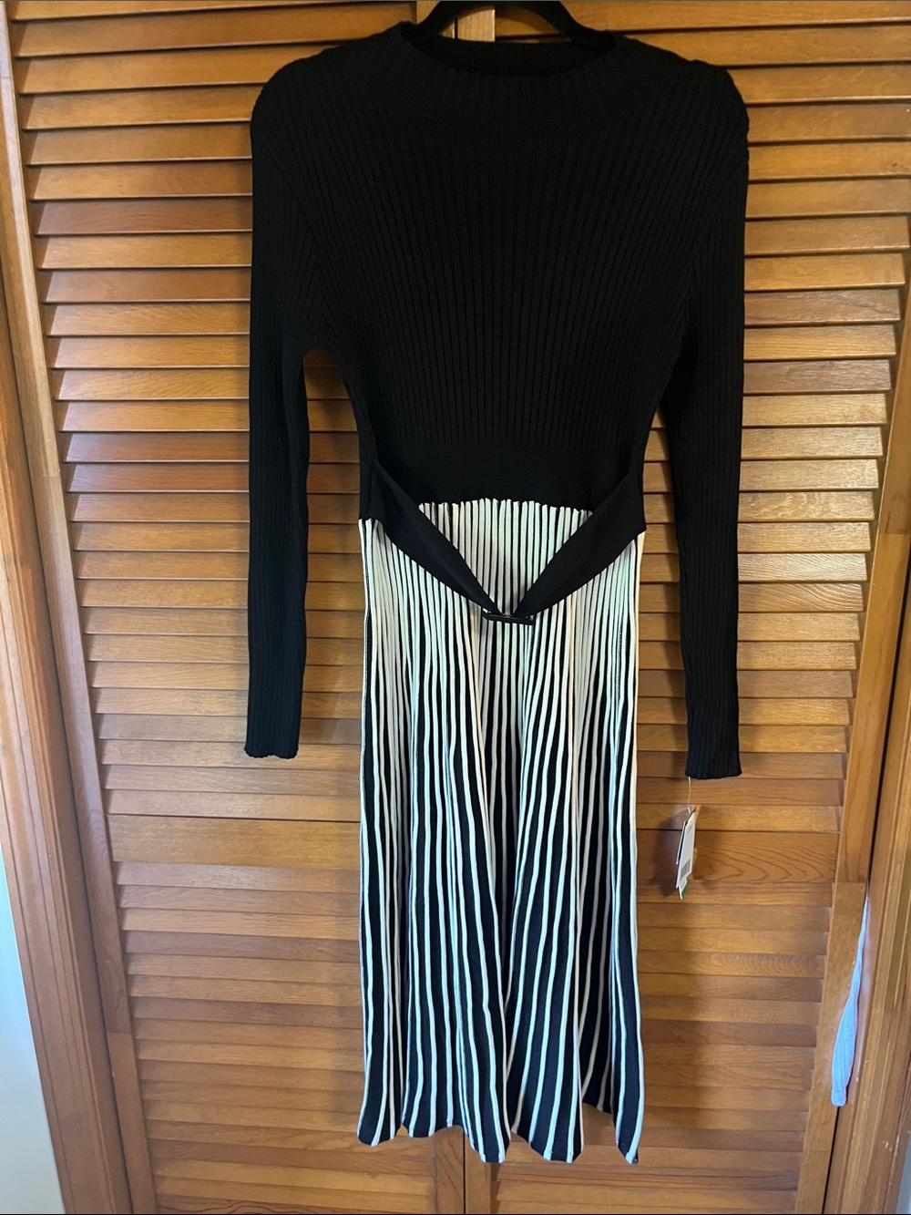 Signature by Bobbie Bee Black and White Ribbed Fringe Midi Sweater Dress size L